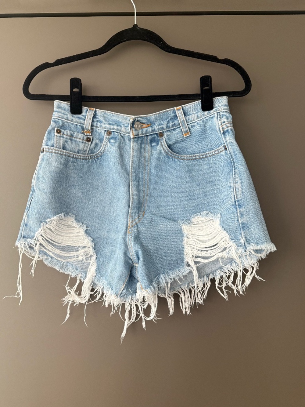 Aritzia Levi's High-Rise 505 100% Cotton Blue Jean Short Sz S/M Distressed Short